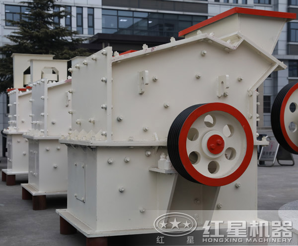 PXJ800×400細(xì)碎機(jī)側(cè)面