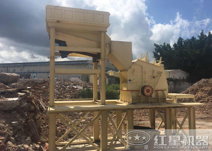 反擊破碎機(jī)破碎建筑廢渣現(xiàn)場(chǎng) 反擊破碎機(jī)破碎建筑廢渣現(xiàn)場(chǎng)