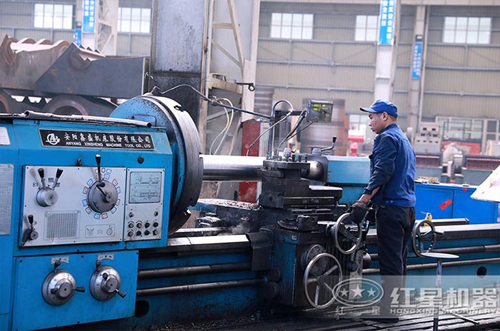 紅星技術工人作業現場