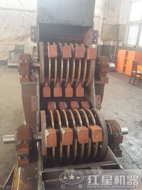 雙擊錘式破碎機內(nèi)部結(jié)構(gòu) 雙擊錘式破碎機內(nèi)部結(jié)構(gòu)