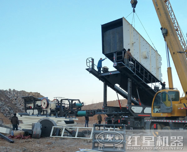 移動煤矸石粉碎機設備現場作業 移動煤矸石粉碎機設備現場作業