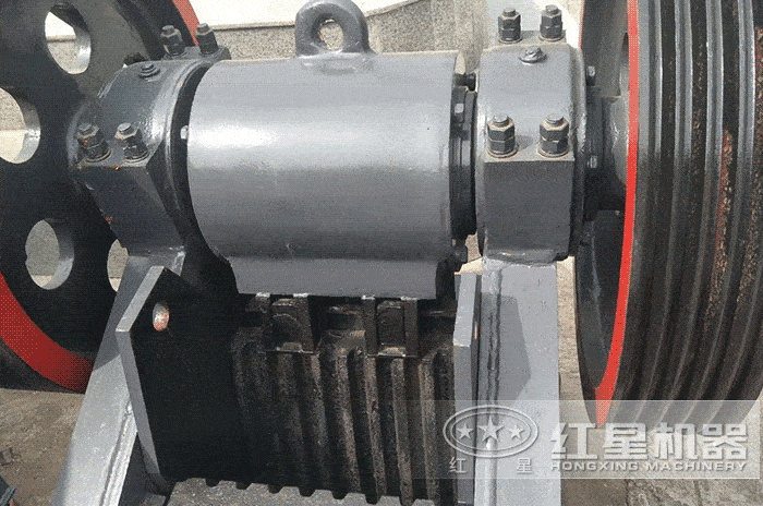 顎式破碎機進料口細節(jié)展示 顎式破碎機進料口細節(jié)展示