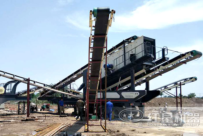 紅星技術(shù)工人為用戶現(xiàn)場安裝 紅星技術(shù)工人為用戶現(xiàn)場安裝