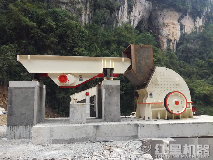 振動(dòng)給料機(jī)和重錘破碎機(jī) 振動(dòng)給料機(jī)和重錘破碎機(jī)