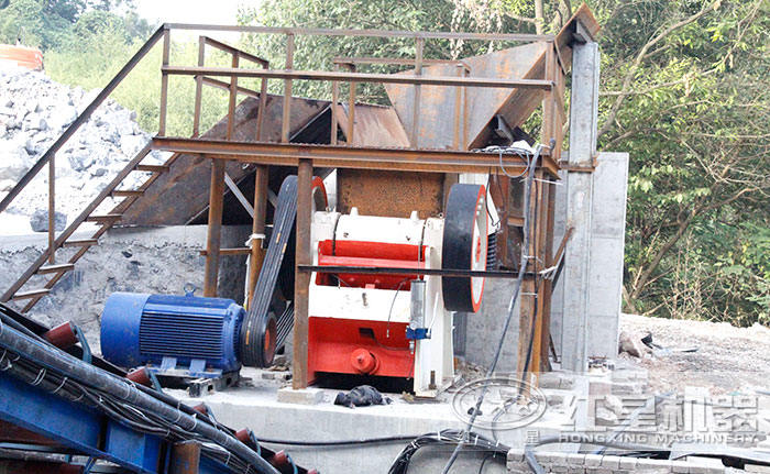 鄂式破碎機(jī)初級(jí)破碎