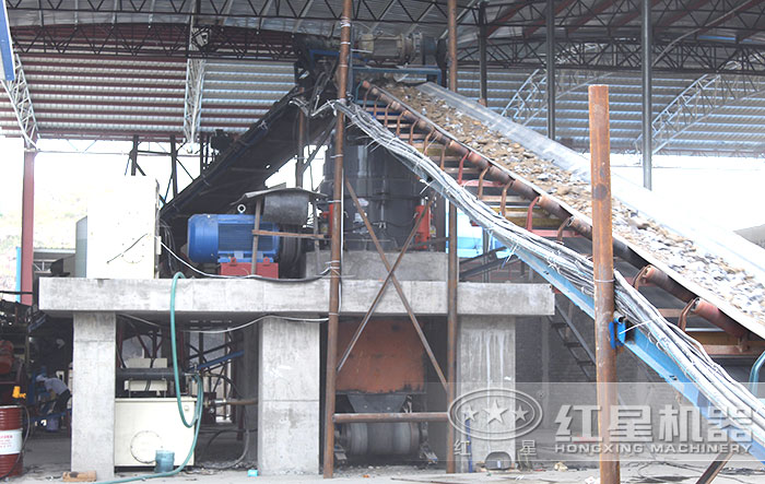 1750圓錐破碎機加工石子作業中 1750圓錐破碎機加工石子作業中