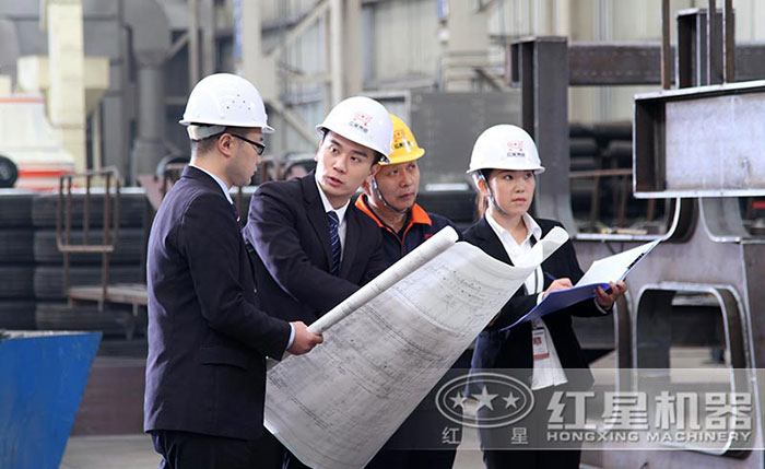 紅星技術(shù)人員為用戶設(shè)計生產(chǎn)方案 紅星技術(shù)人員為用戶設(shè)計生產(chǎn)方案