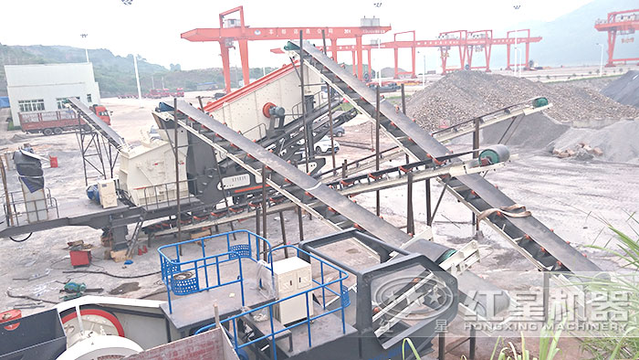 西安車載式石子磕碎機施工作業現場 西安車載式石子磕碎機施工作業現場