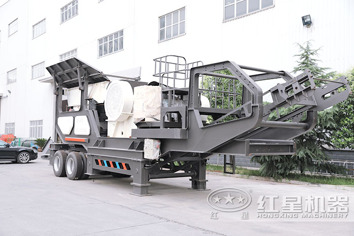 搭在鄂式破碎機的移動式煤矸石粉碎機 搭在鄂式破碎機的移動式煤矸石粉碎機
