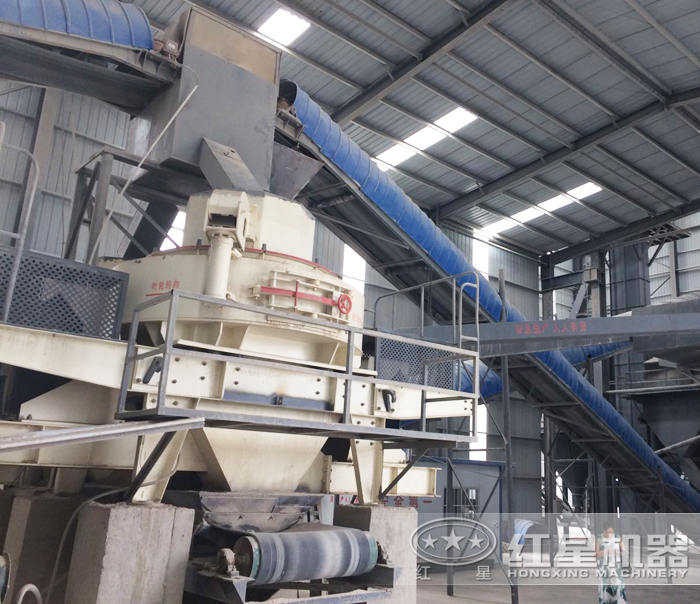 沖擊式破碎機工作現(xiàn)場 沖擊式破碎機工作現(xiàn)場