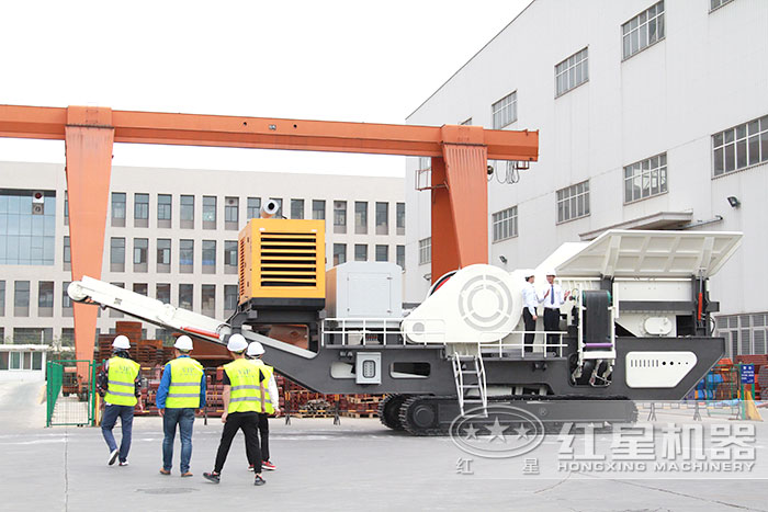 用戶到廠實地參觀履帶移動破碎機 用戶到廠實地參觀履帶移動破碎機