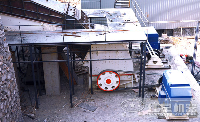 錘式破碎機固定現場圖 錘式破碎機固定現場圖