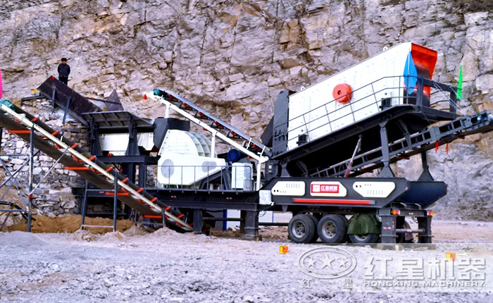 搭載錘式破碎機的移動破現場 搭載錘式破碎機的移動破現場