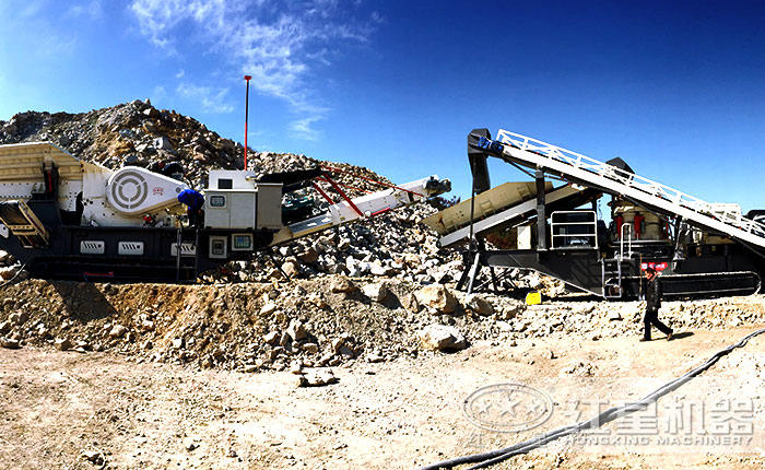 兩臺履帶移動破碎機配合作業 兩臺履帶移動破碎機配合作業