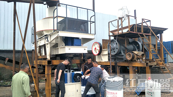 固定式大型碎砂機施工作業(yè)現(xiàn)場