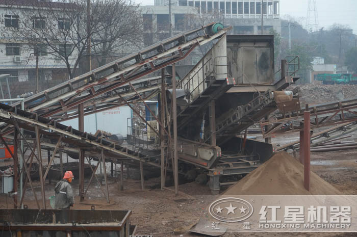 建筑垃圾破碎現(xiàn)場(chǎng) 建筑垃圾破碎現(xiàn)場(chǎng)