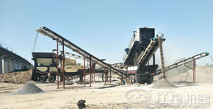 移動破碎站生產(chǎn)高鐵用的石子工作現(xiàn)場 移動破碎站生產(chǎn)高鐵用的石子工作現(xiàn)場