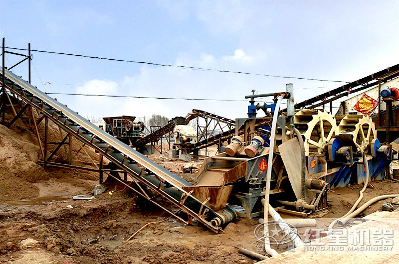 兩臺洗砂機配合工作,產量更大 兩臺洗砂機配合工作,產量更大