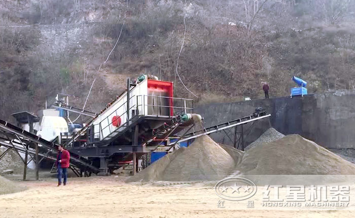 超大型移動石頭破碎機現場