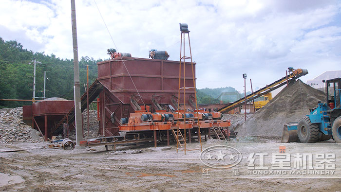 對輥制砂機(jī)作業(yè)現(xiàn)場