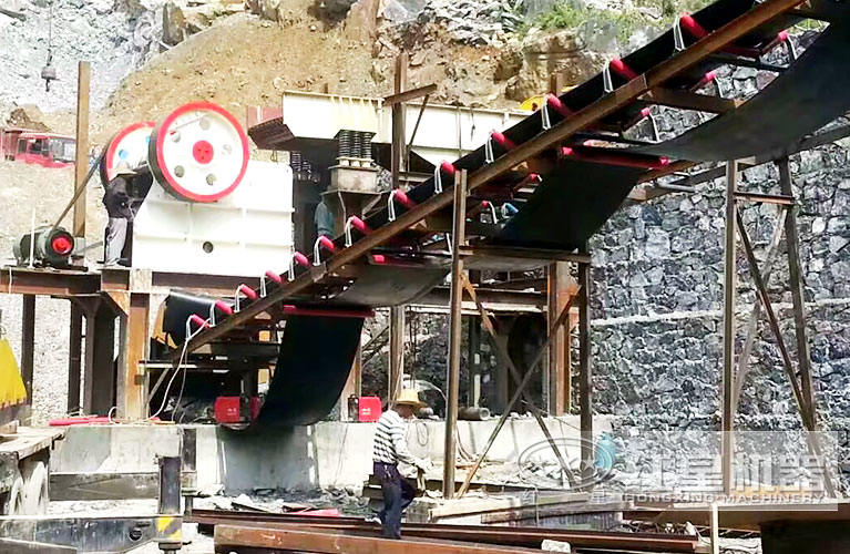 正在搭建的大型沙石碎石場 正在搭建的大型沙石碎石場