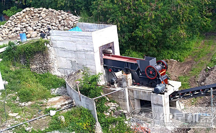 顎式破碎機(jī)現(xiàn)場(chǎng)