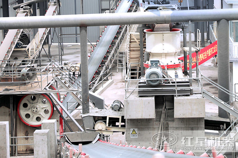 單缸圓錐破碎機現(xiàn)場，結(jié)構(gòu)優(yōu)化、操作方便