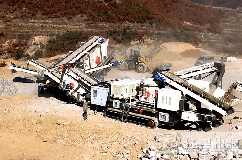 履帶式圓錐破碎機和履帶式篩分機聯合作業現場 履帶式圓錐破碎機和履帶式篩分機聯合作業現場