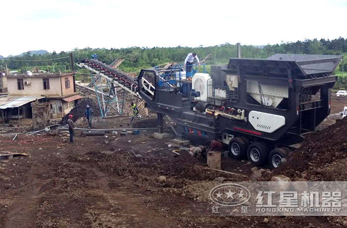 移動石子機破碎現場 移動石子機破碎現場
