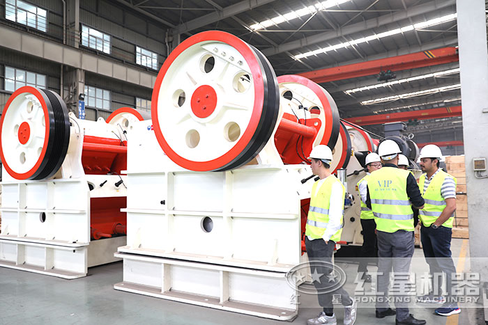 大型鄂式破碎機(jī)