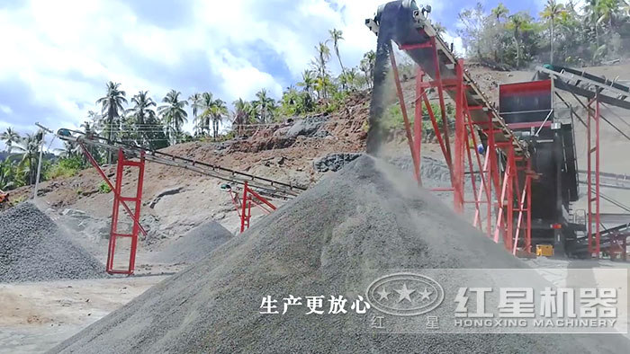 石英石制砂現場 石英石制砂現場