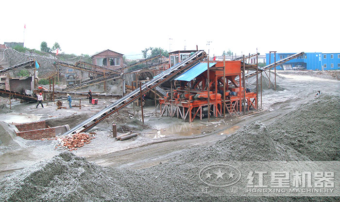 對輥碎沙機現(xiàn)場 對輥碎沙機現(xiàn)場