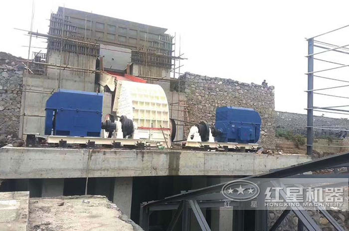 重錘式破碎機(jī)石子生產(chǎn)現(xiàn)場 重錘式破碎機(jī)石子生產(chǎn)現(xiàn)場