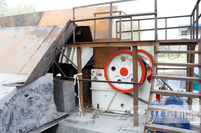 細鄂破青石100噸生產現場——蕪湖 細鄂破青石100噸生產現場——蕪湖