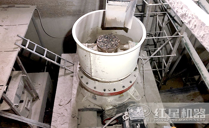 單杠圓錐破碎機現(xiàn)場 單杠圓錐破碎機現(xiàn)場