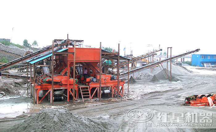 4臺對輥破碎機作業(yè)