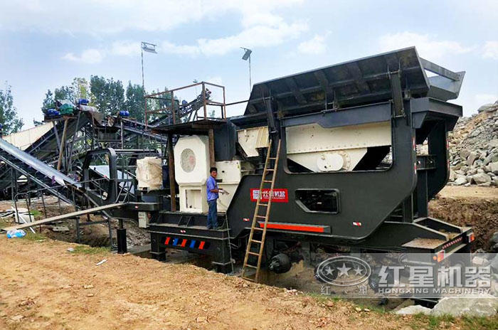 鄂破移動(dòng)粉碎機(jī)生產(chǎn)現(xiàn)場(chǎng)——山東 鄂破移動(dòng)粉碎機(jī)生產(chǎn)現(xiàn)場(chǎng)——山東