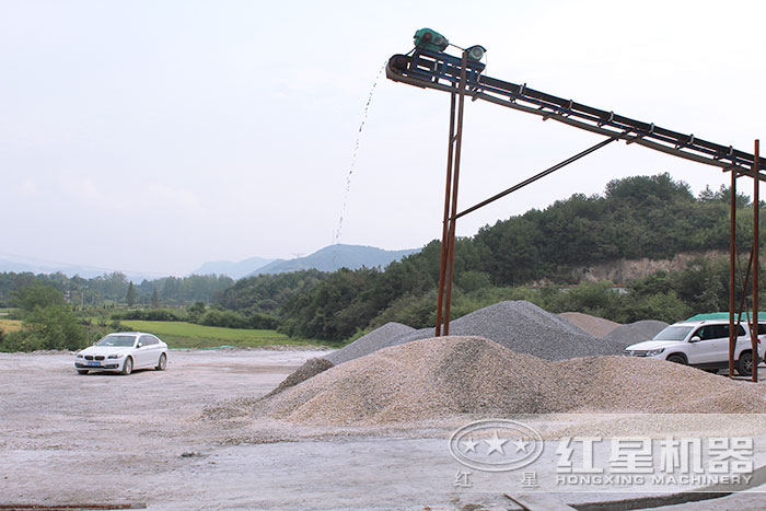 青石破碎作業現場 青石破碎作業現場