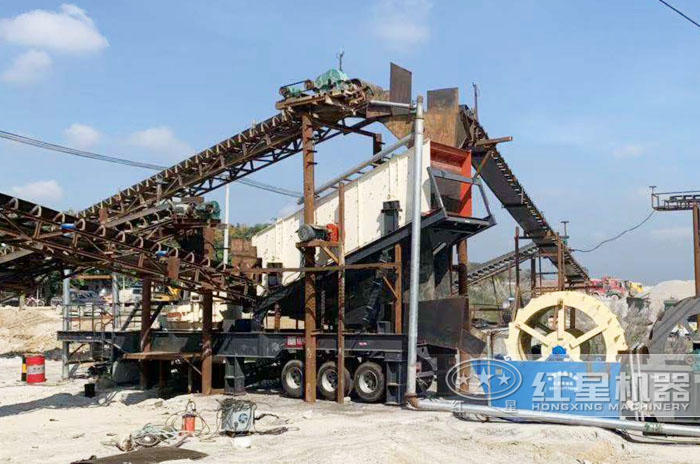 山西移動(dòng)式制沙成套生產(chǎn)線現(xiàn)場(chǎng) 山西移動(dòng)式制沙成套生產(chǎn)線現(xiàn)場(chǎng)