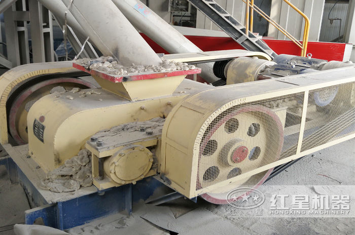 石灰石碎砂生產(chǎn)現(xiàn)場 石灰石碎砂生產(chǎn)現(xiàn)場