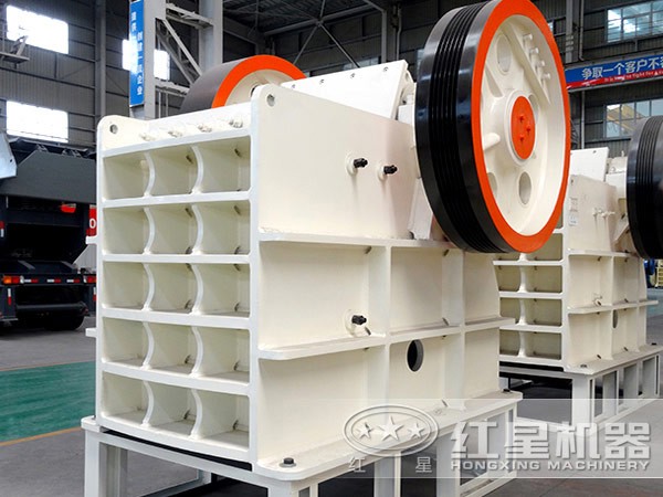 PE400×600型鄂式破碎機