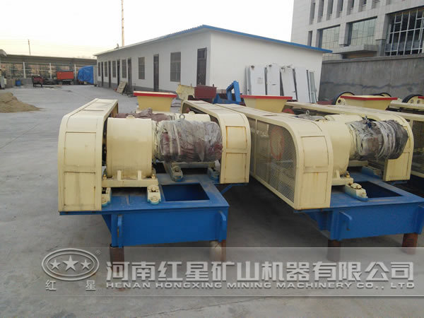對(duì)輥式制砂機(jī)