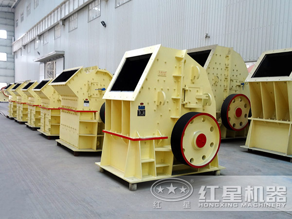 新型錘破機生產車間