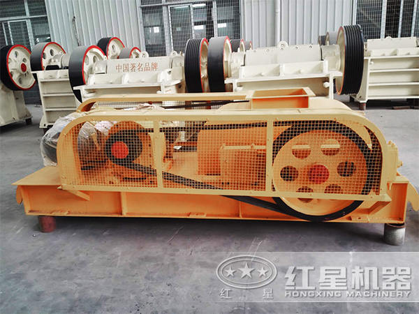 小型對(duì)輥機(jī)車間