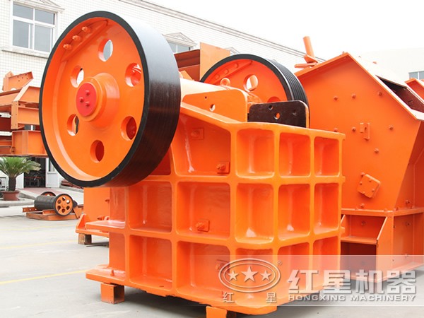 簡(jiǎn)擺式顎式破碎機(jī)