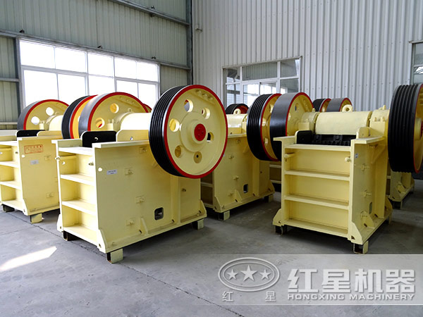 顎式粉碎機(jī)生產(chǎn)車間多種型號