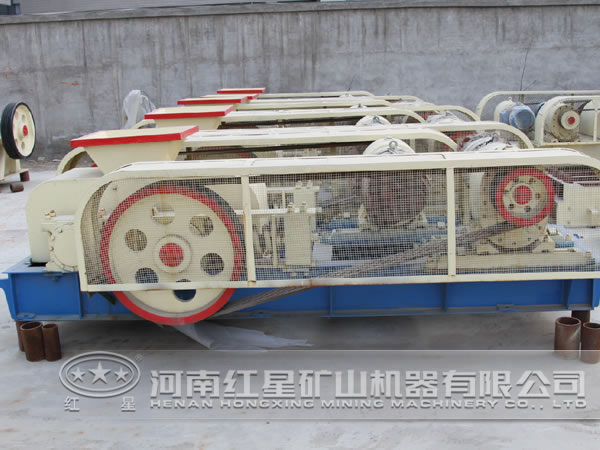 新型篩分齒輥破碎機