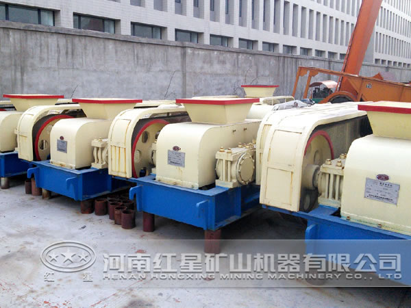 新型篩分齒輥破碎機