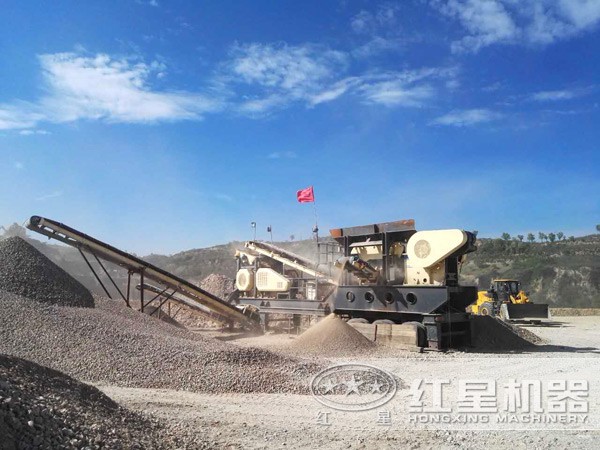 移動碎石機用于山石破碎